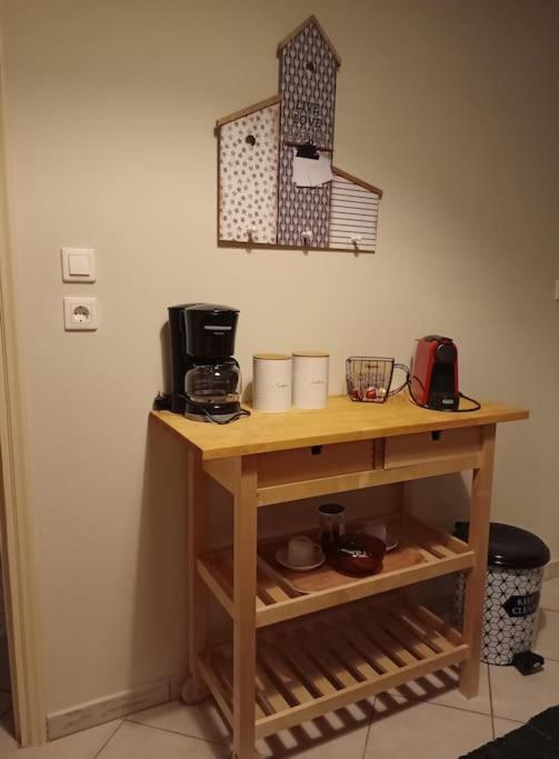 Central Artistic 2-Bedroom Apartment 79Sqm 特里波利斯 外观 照片
