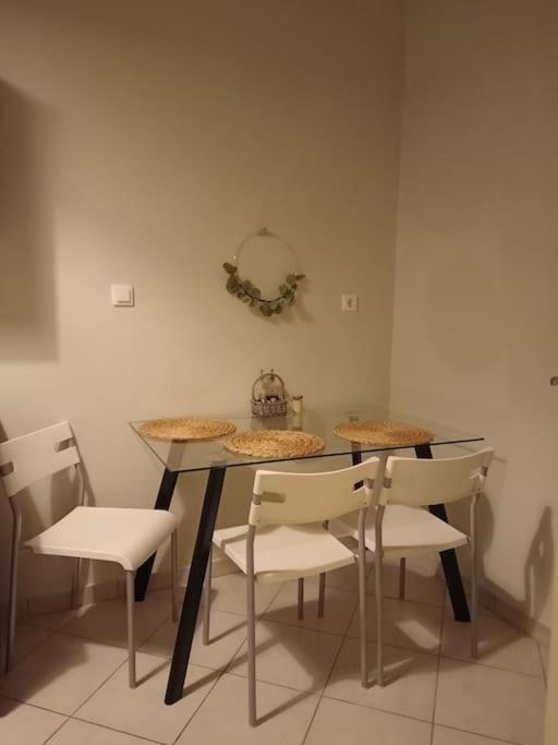 Central Artistic 2-Bedroom Apartment 79Sqm 特里波利斯 外观 照片